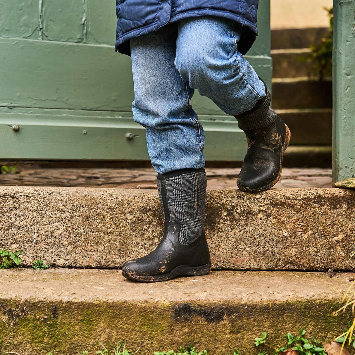 Women's Arctic Weekend Short Boots Black Plaid